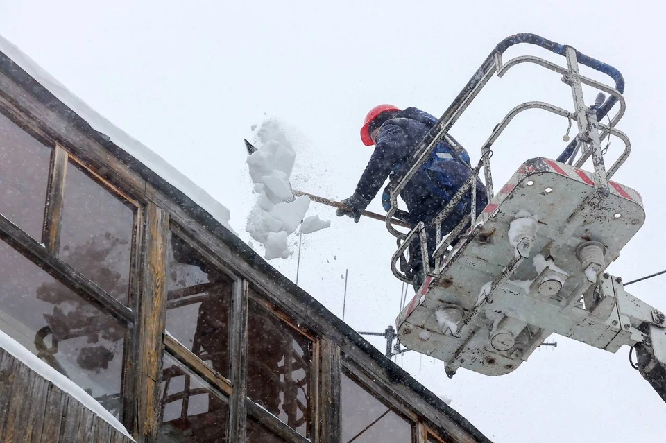 В Нижнем Новгороде усилят борьбу с сосульками в связи с потеплением.