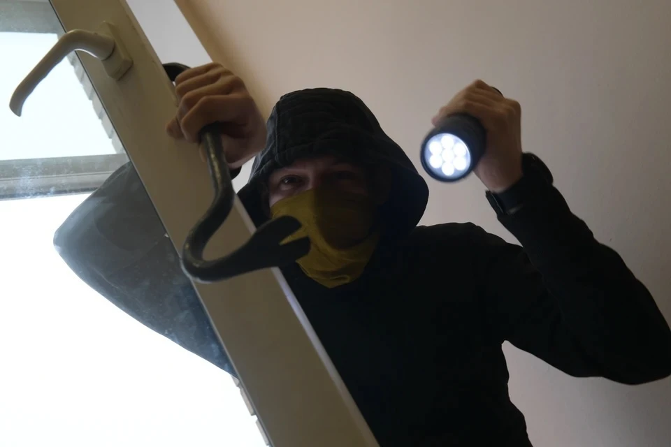 Подростки угнали девять машин из автосалона общей стоимостью 54,2 миллиона рублей