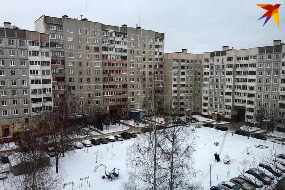 Двухлетний ребенок закрыл мать на балконе квартиры на четвертом этаже в Марьиной Горке. Снимок носит иллюстративный характер.