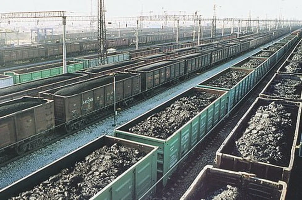 Правительство России с 1 марта возобновит гибкие экспортные пошлины на вывоз угля с привязкой к курсу рубля.