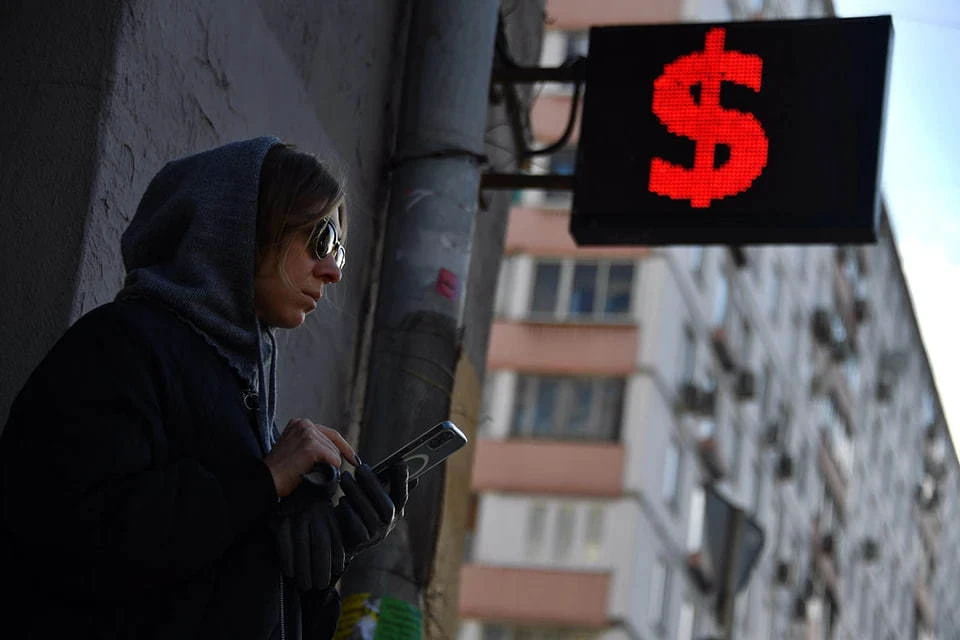 Финансисты спрогнозировали курс доллара на уровне 90 рублей в марте 2024 года