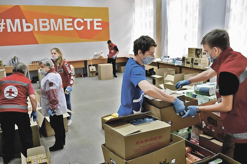В Екатеринбурге до конца апреля студенты будут собирать для наших защитников дождевики, медицинские принадлежности, инструменты для автомобилей, спальные мешки и средства личной гигиены.