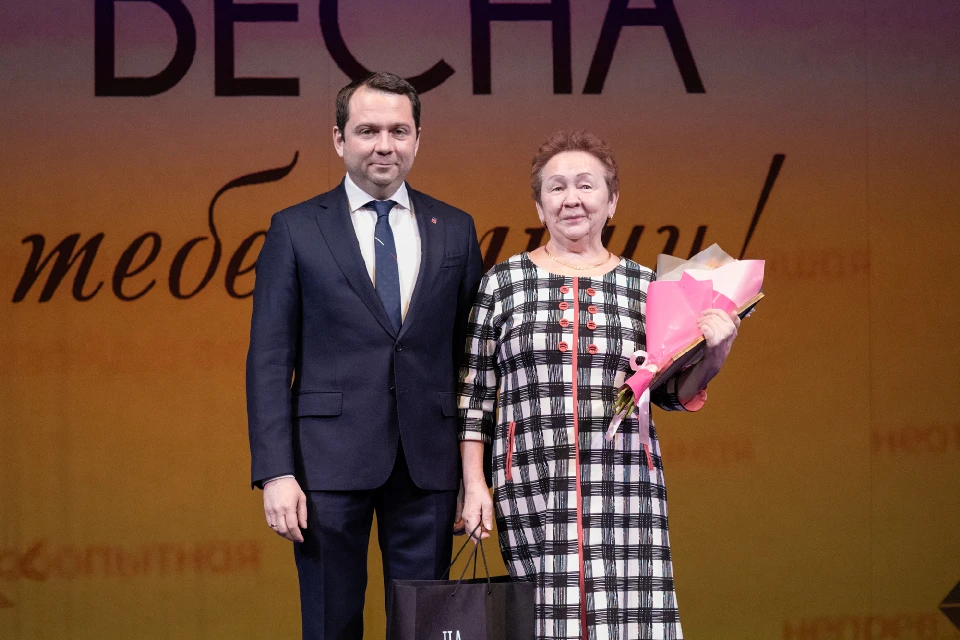 Глава региона вручил выдающимся северянкам государственные награды и благодарственные письма. Фото: gov-murman.ru/