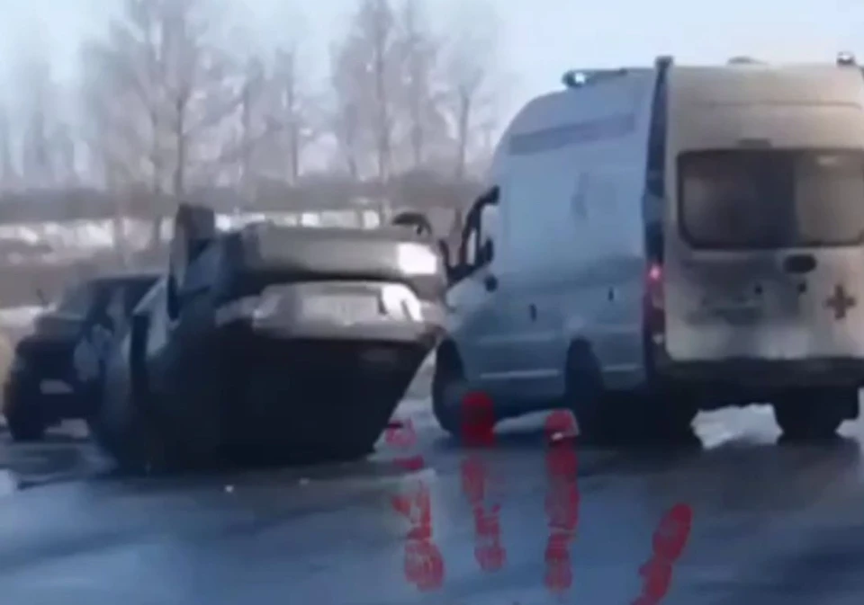 В ДТП с «перевертышем» под Тулой пострадала женщина. Фото: "ЧП Новомосковск".