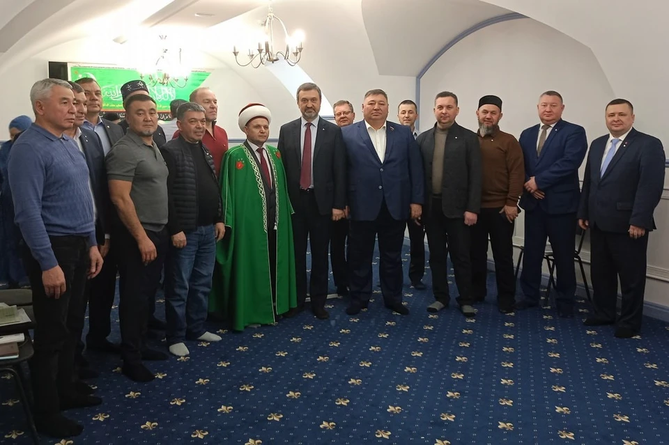 Первая встреча состоялась в стенах Центральной соборной мечети. Фото: ТГ-канал Игоря Сухарева