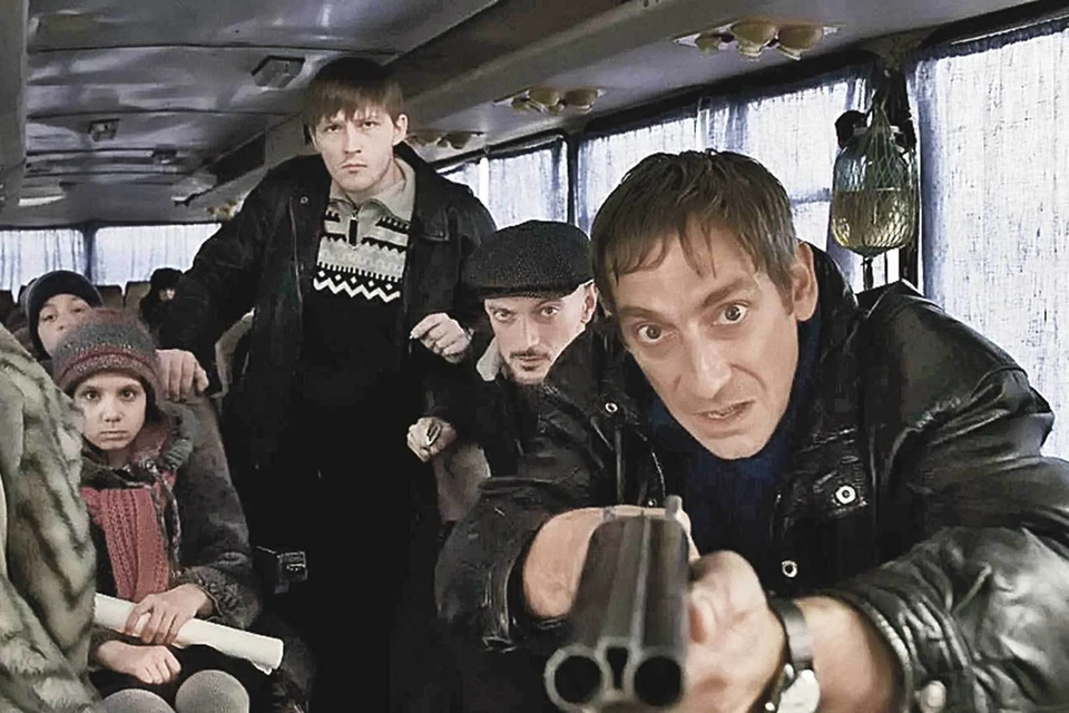 Главного бандита сыграл Артем Ткаченко (справа). Фото: Кадр из фильма