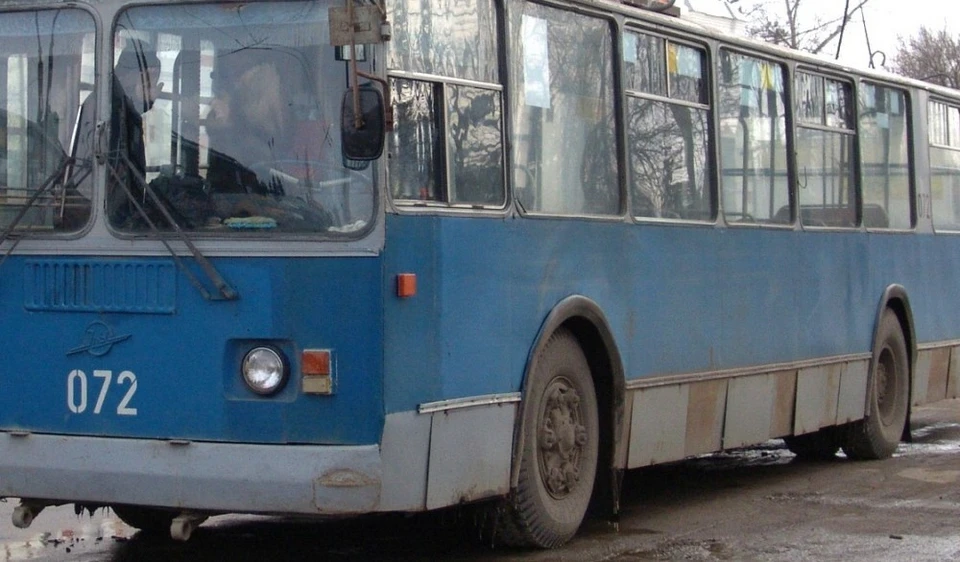 В Калуге водитель троллейбуса уронил пожилую женщину