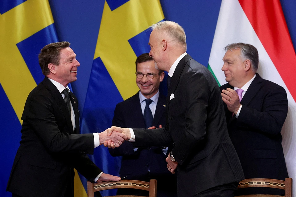 Швеция официально стала членом НАТО после вступления в силу протокола о ее присоединении к Североатлантическому альянсу. Об этом сообщил Госдеп США.