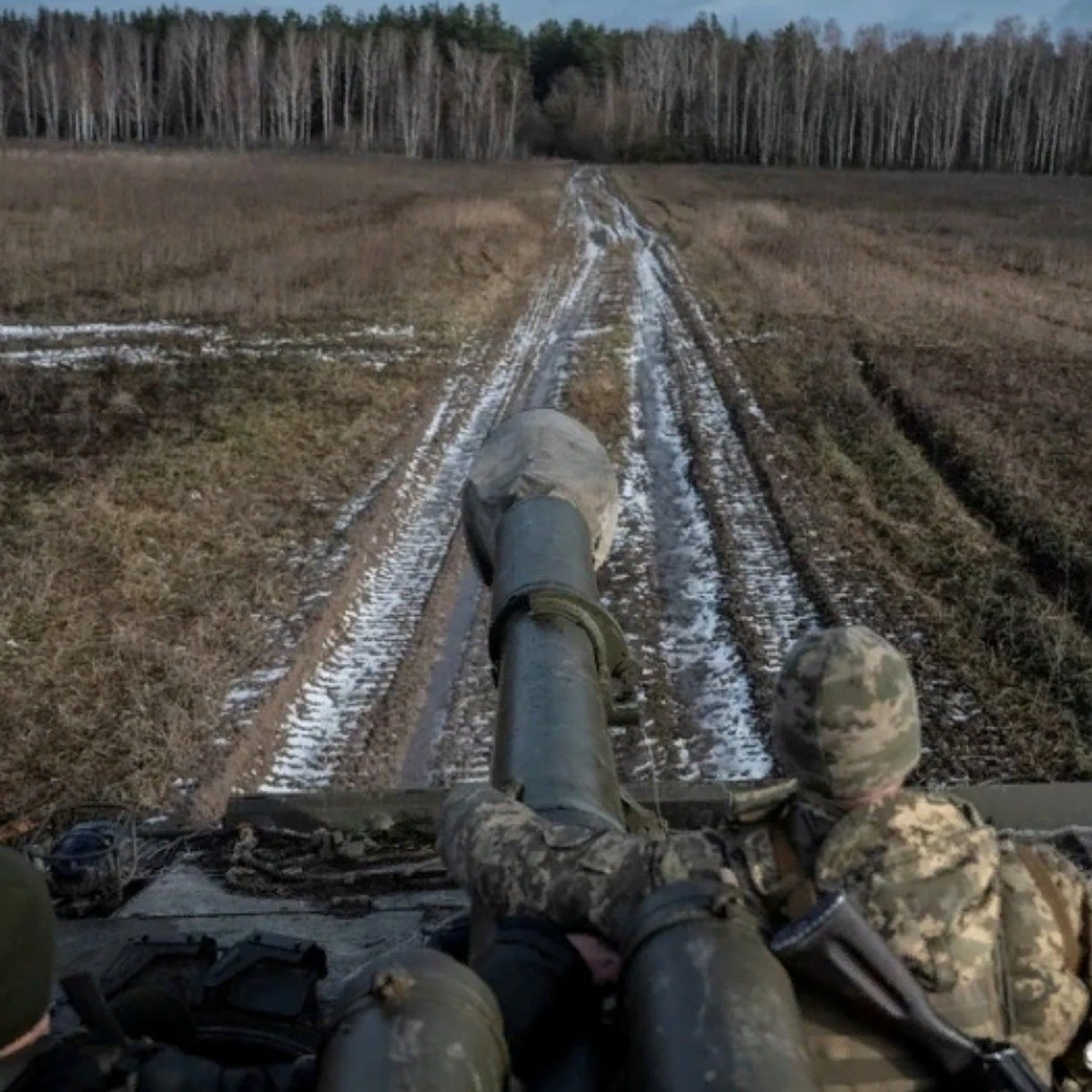 The Sun: на Украине Challenger 2 утонул в грязи во время заезда перед СМИ -  KP.RU