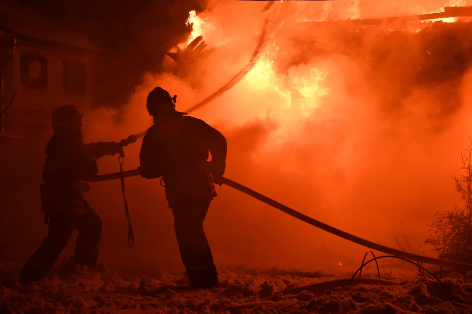 Благодаря девочке огнеборцы смогли не допустить распространения пламени на жилой дом