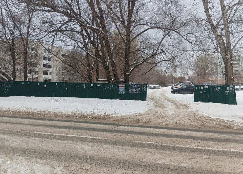 В Ульяновске на Аблукова и Кузоватовской уберут две незаконные парковки | ФОТО: администрация Ульяновска