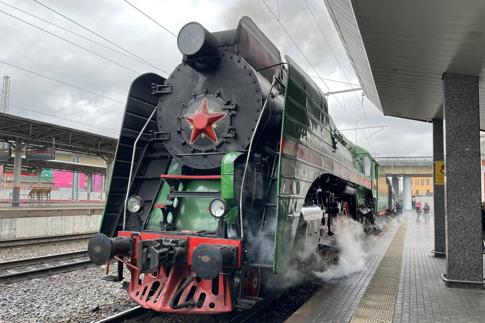 скорость пассажиропотока. электропоезд отправился из города в 9:15. задача про поезда в одном направлении. скорость 2 поезда. было нелегкой задачей.