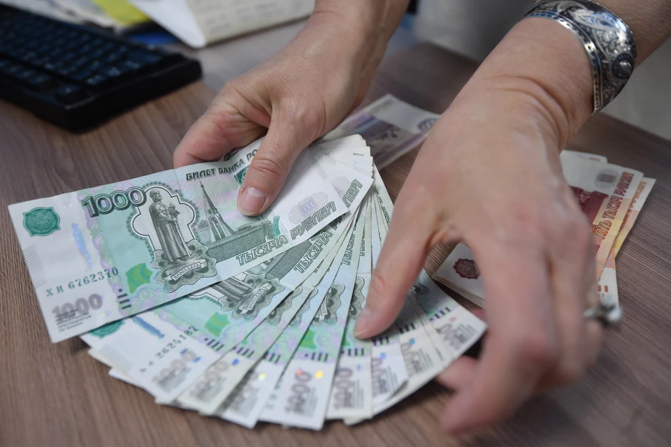 В Новосибирске мошенника обязали выплатить своей жертве больше 105 тысяч рублей.