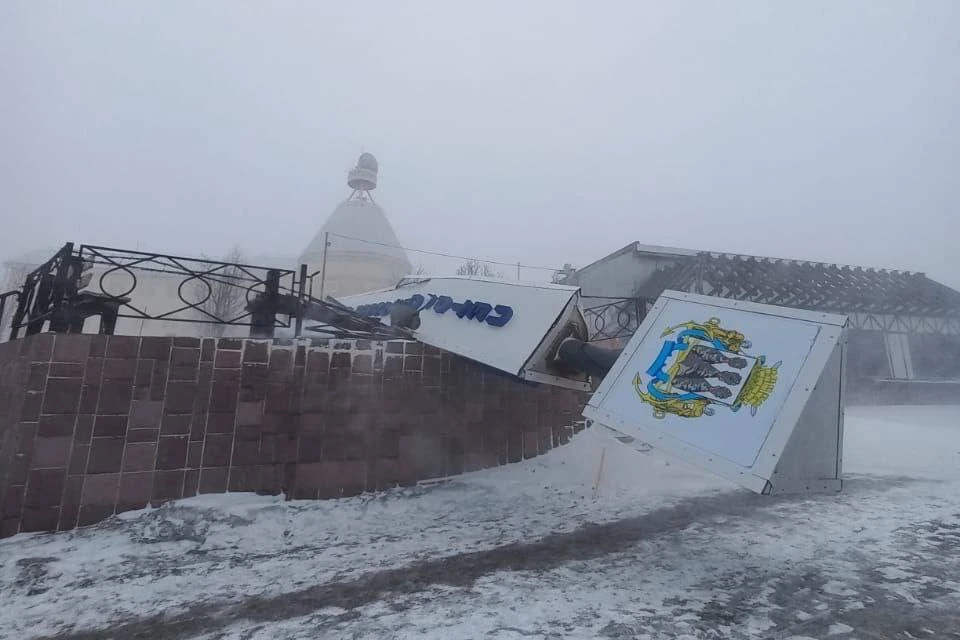 На Геотерме рухнула стела. Фото: ТК-канал "Солянка Камчатки"