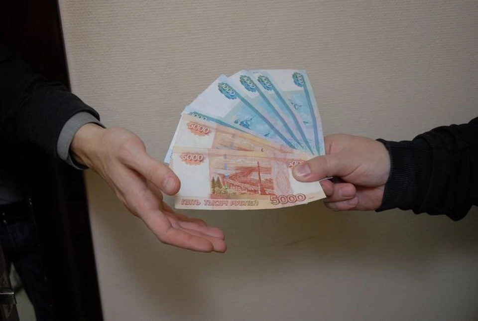 В Туле молодой предприниматель из Средней Азии пытался дать взятку офицеру ФСБ