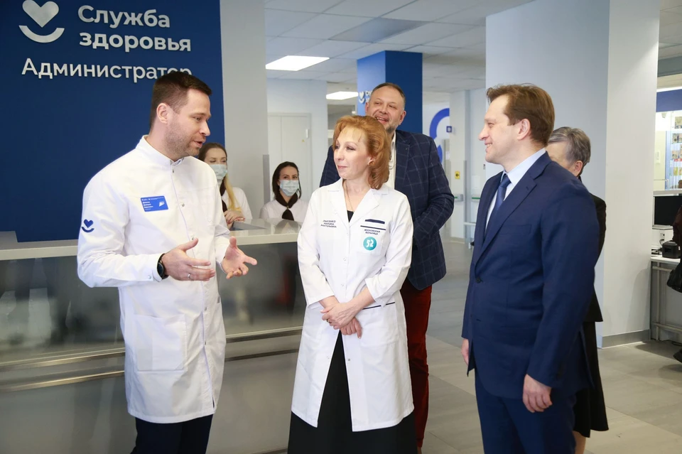 Главврач Дмитрий Денисов провел экскурсию по новому зданию поликлиники №14