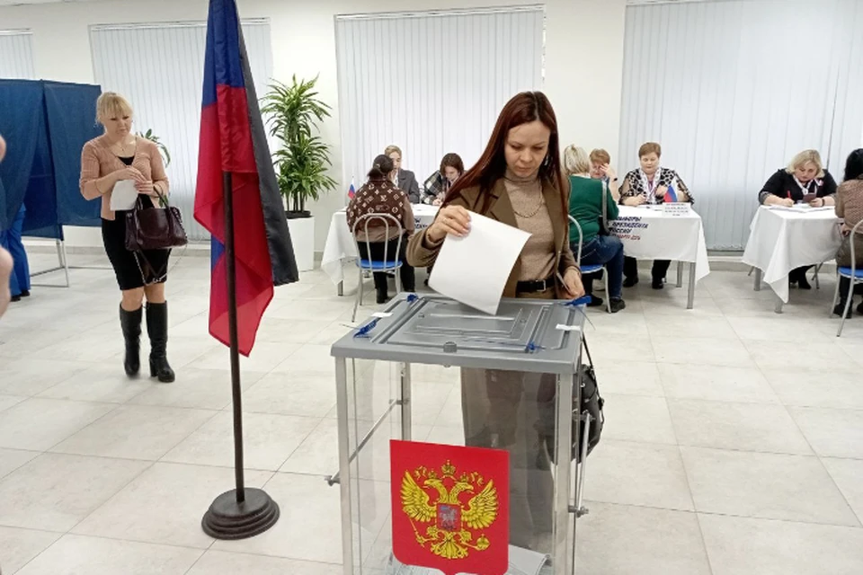 Дончане идут на избирательные участки с самого утра