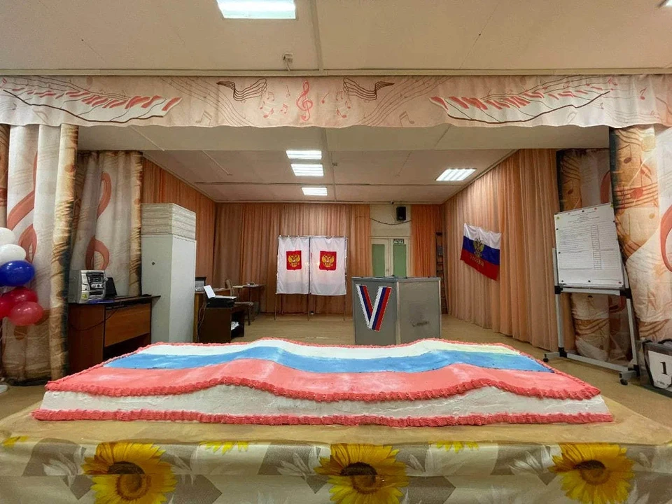 Огромный торт испекли к выборам в Кузбассе. Фото - АПК.