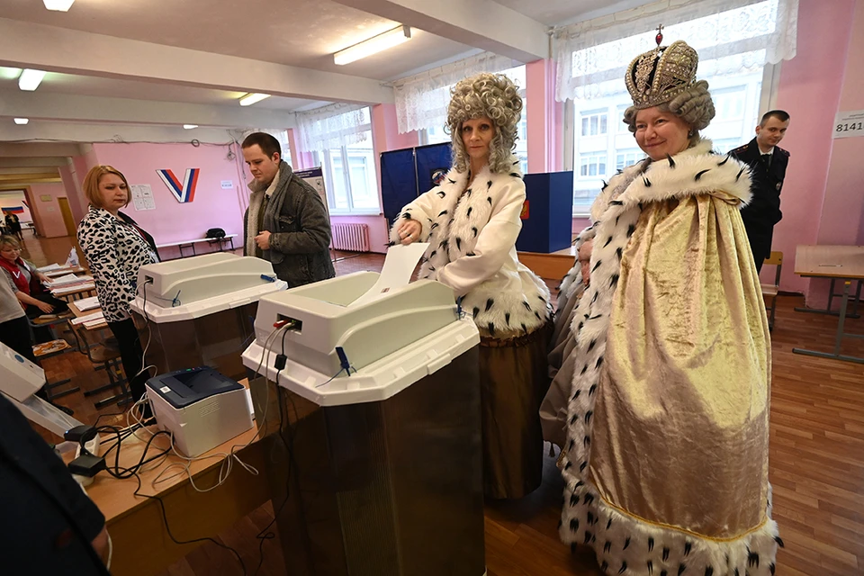 Екатерина Великая пришла голосовать в Петербурге.