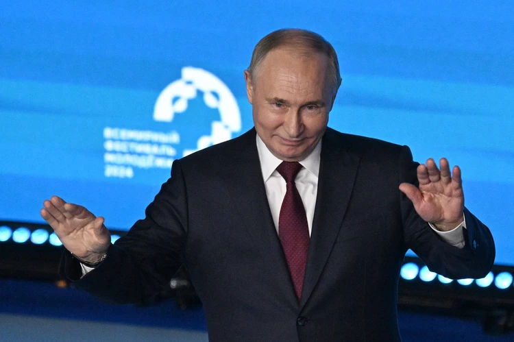 Прямая трансляция с путиным сегодня. С владимиром путиным прямая линия 20 июня 12:00 мск. Прямая линия с владимиром путиным 2022. Пресс-конференция путина 23. Прямая линия с путиным.