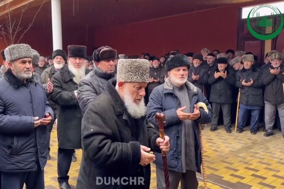 Семьи кровников прошли обряд примирения в Чечне. Фото: стоп-кадр видео ДУМ Чеченской республики.