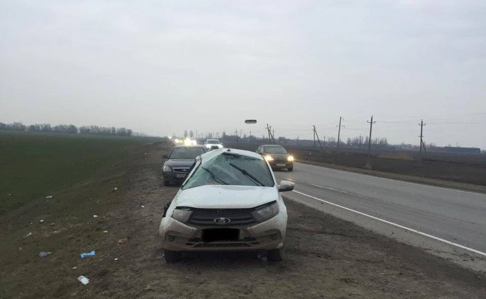 На трассе в Ростовской области в аварии пострадали два человека. Фото: УГИБДД по Ростовской области
