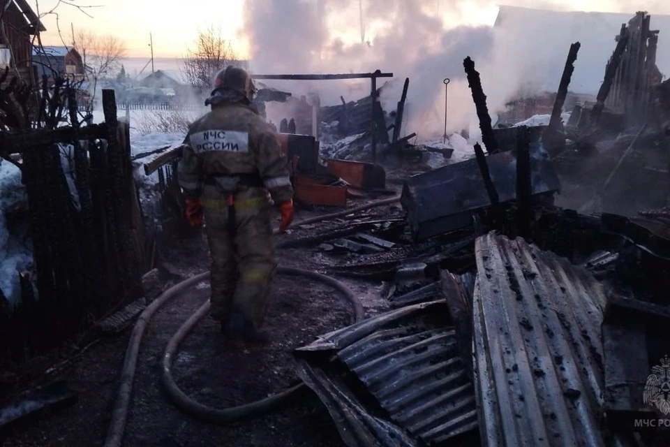 На данный момент сыщики устанавливают более подробные и точные обстоятельства пожара. Фото: ГУ МЧС по Свердловской области
