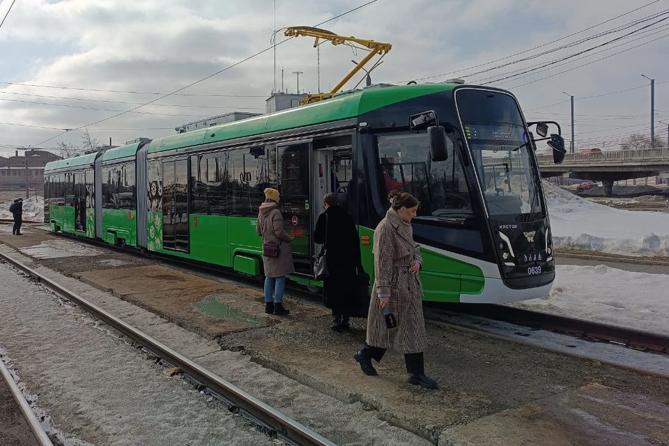 Трамвай отправился в первый рейс с конечной остановки «Автовокзал Центральный».