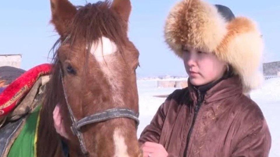 В свои 13 лет, на зависть взрослым, Коркем управляет лошадьми спокойно и уверенно.