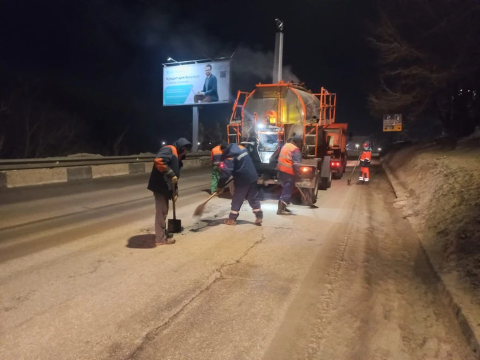 Дорожники города Ульяновска ремонтируют дороги в круглосуточном режиме. Фото администрации Ульяновска