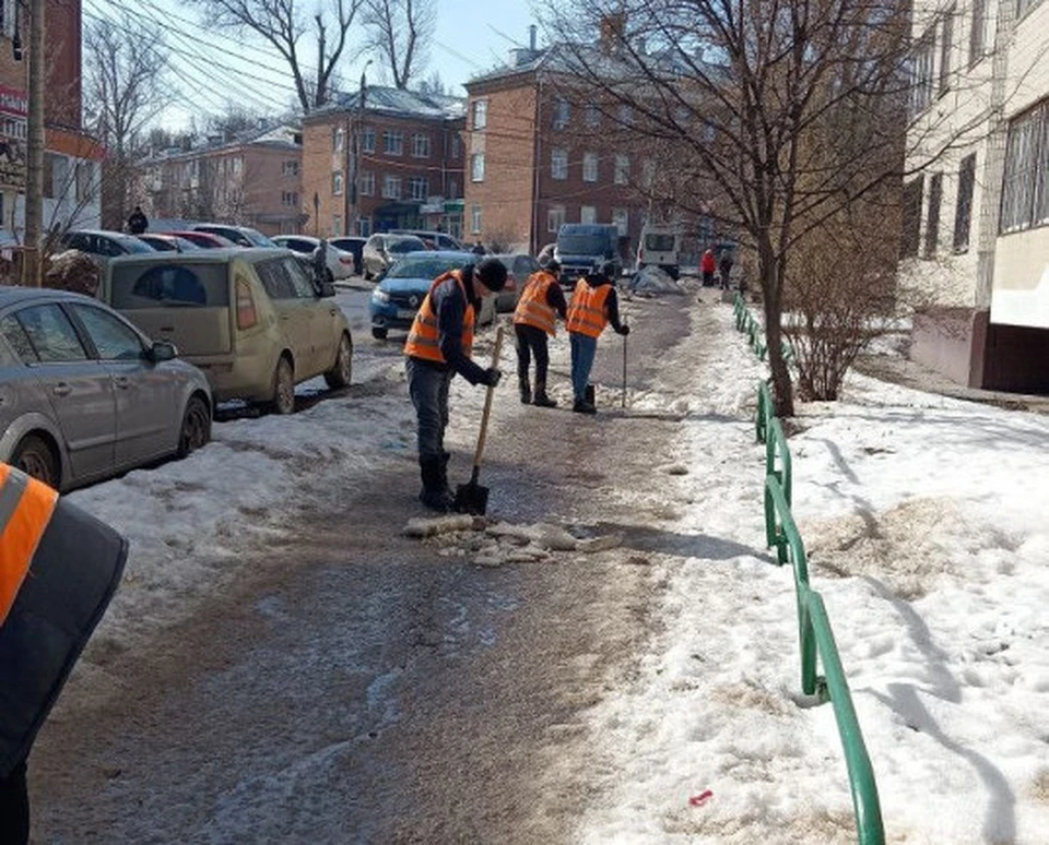 Тульские коммунальщики сосредоточились на уборке смета с дорог и улиц