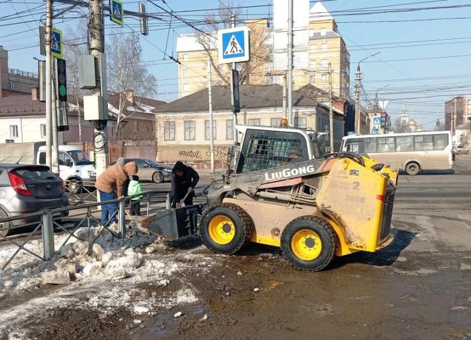 Тульские коммунальщики сосредоточились на уборке улиц от смета