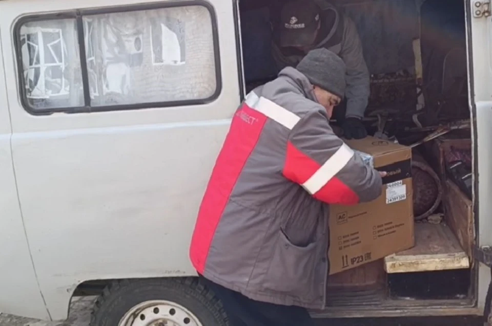 В освобожденную Авдеевку в ДНР доставили гуманитарную помощь в виде генераторов. Фото: ТГ/Шевченко