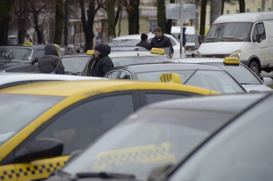 В Туле водитель такси спас пассажира с приступом эпилепсии