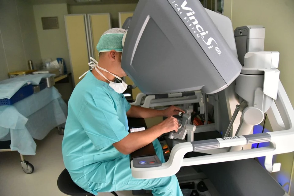 Новосибирцу спасли ногу благодаря роботизированной операции на брюшной аорте.