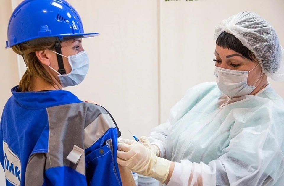 На ООО «Виз-Сталь» началась вакцинация своих сотрудников от клещевого энцефалита. Фото: пресс-служба ООО «Виз-сталь»