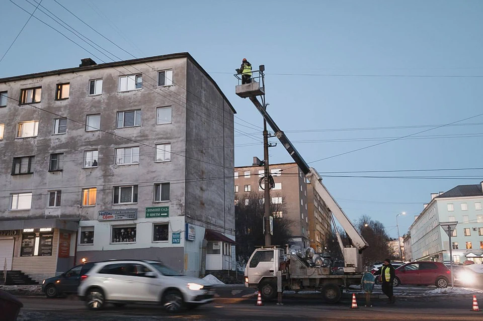 В Мурманске вдоль дорог и во дворах заменят почти 11 тысяч светильников на светодиодные. Фото: Администрация города Мурманска