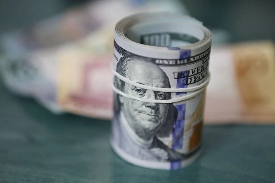 Нацбанк Беларуси назвал курс доллара и курс евро на выходные 30 и 31 марта 2024 года.