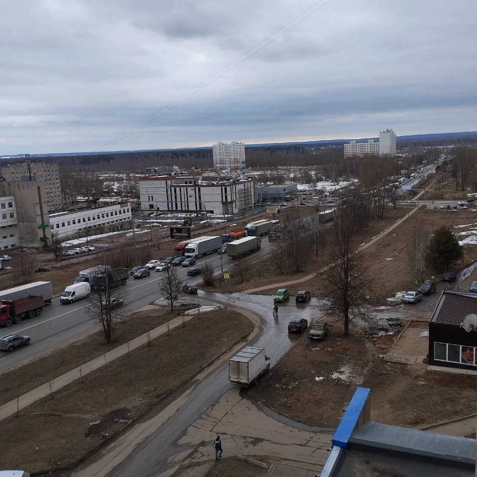 Кострома встала в многокилометровые пробки из-за аварии на мосту через  Волгу - KP.RU