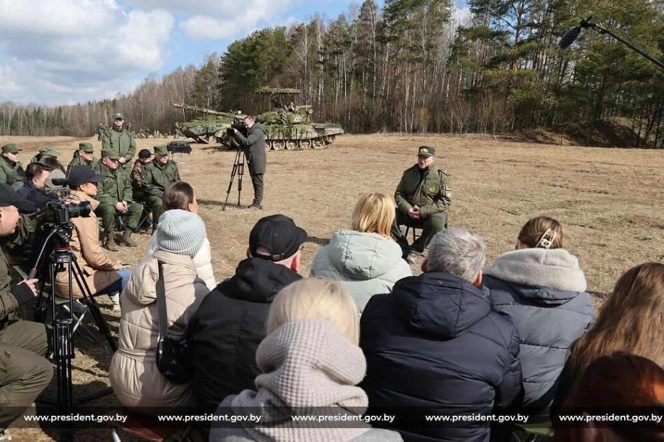 В конце марта Александр Лукашенко побывал с проверкой боеготовности в районе размещения танкового батальона в Ошмянском районе. Фото: president.gov.by