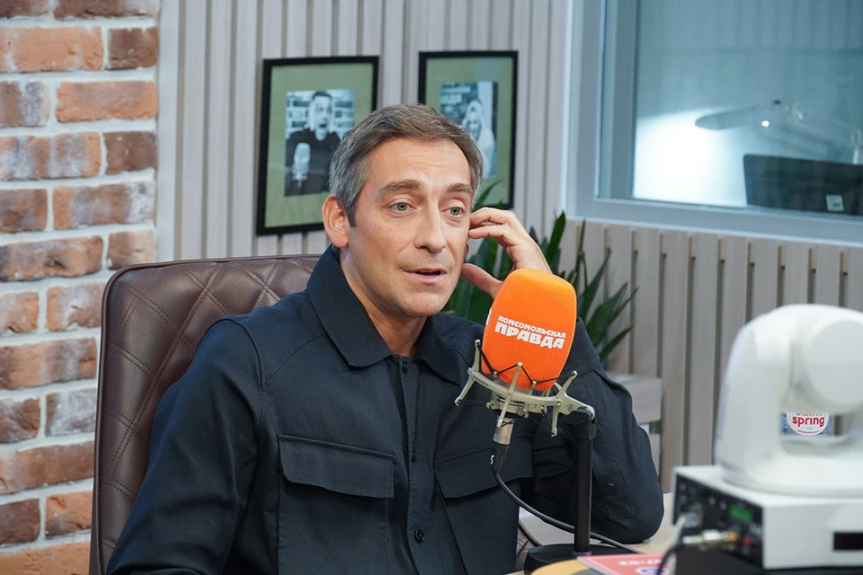 Российский актер Артём Ткаченко заявил о переносе съемок третьего сезона сериала "Вампиры средней полосы".