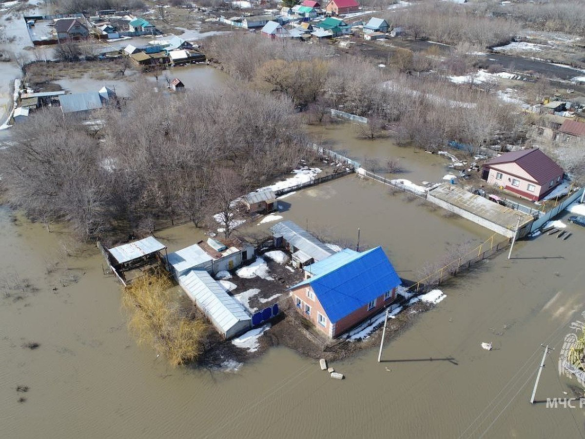 В Самарской области затопило 226 приусадебных участков и 36 домов - KP.RU