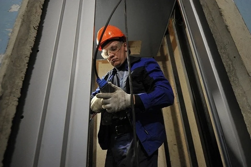 В ДНР продолжается работа по обновлению лифтового хозяйства. Фото: Минстрой ДНР