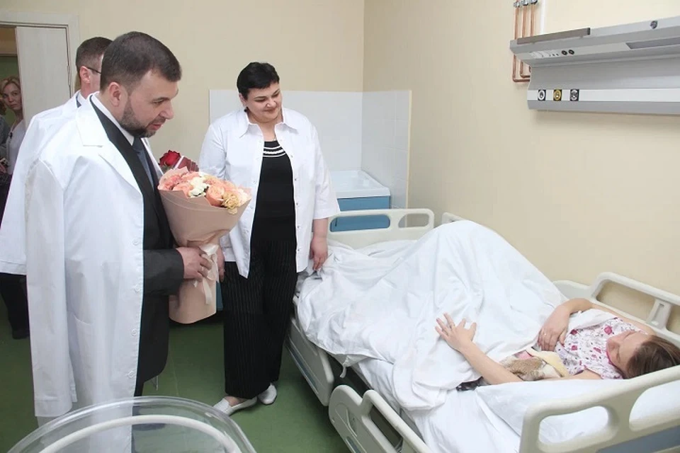 Денис Пушилин поздравил первых рожениц в перинатальном центре Донецка. Фото: Администрация Главы ДНР