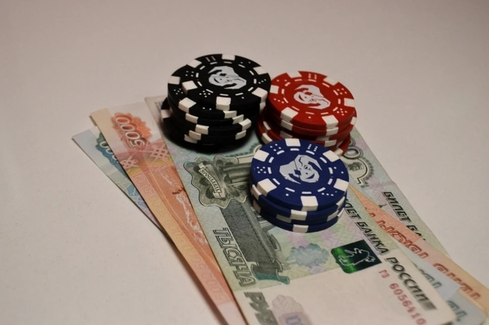 Жительница Магадана заставила сына-подростка проводить азартные игры