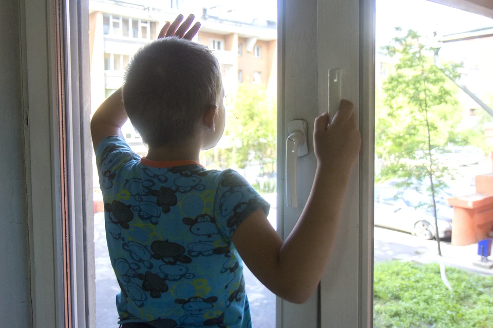 В ульяновской больнице после падения из окна скончался двухлетний ребенок
