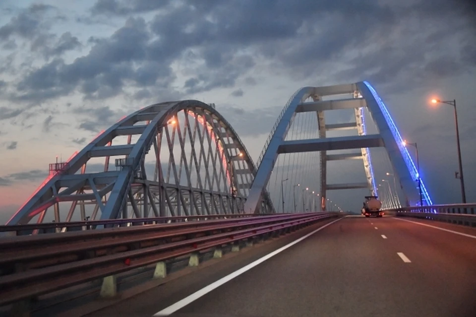 На Крымском мосту образовалась пробка