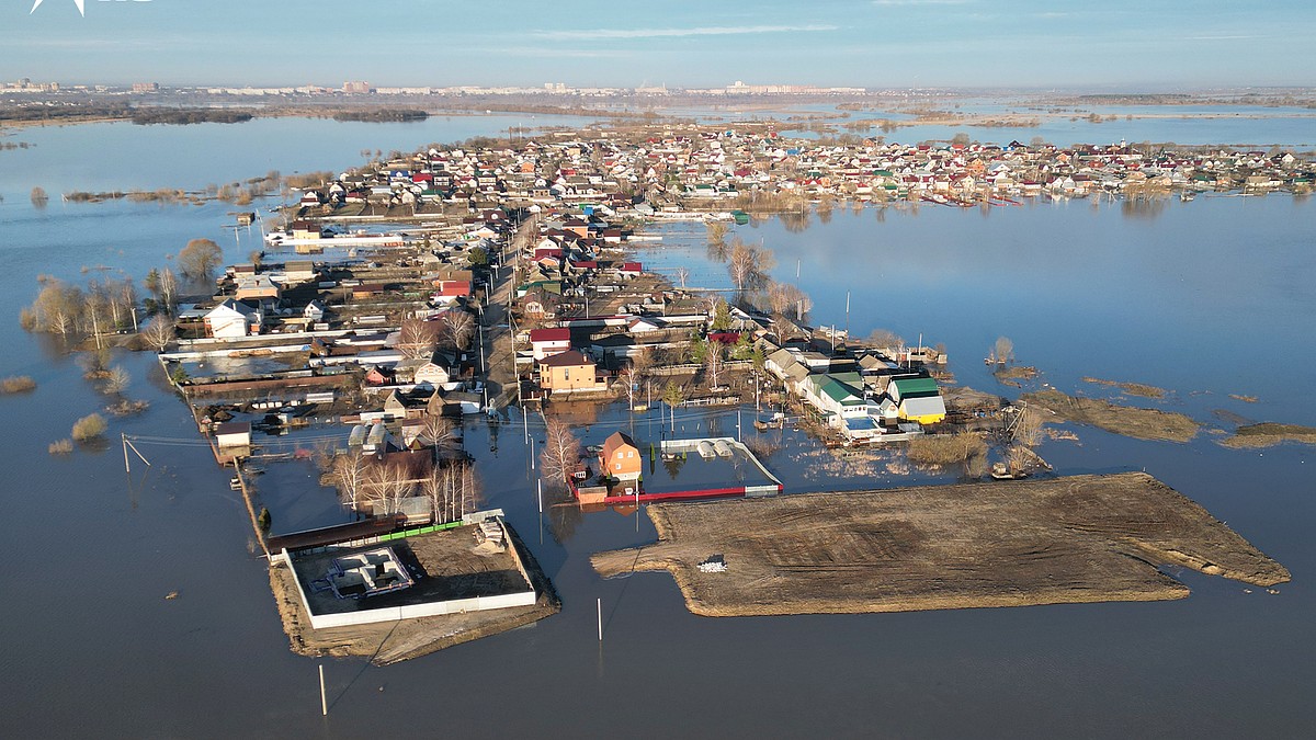 Половодье в Рязани 2024: вода добралась до Окского проезда, Ока на пиковых  значениях - KP.RU