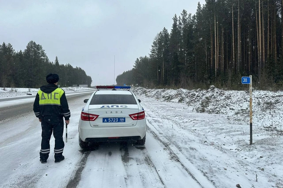 Полицейские призывают участников дорожного процесса к особой осторожности и бдительности в связи с ухудшением погодных условий. Фото: ГИБДД Свердловской области