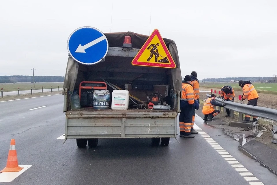 В Минтрансе сказали, где в Беларуси с начала года отремонтировали больше всего ям на дорогах. Фото: телеграм-канал Минтранса.